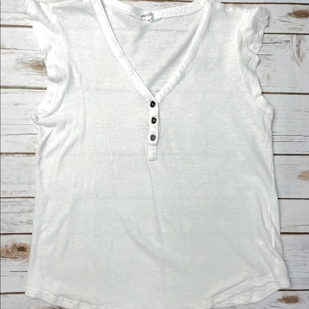 Amaryllis Rachel Henley Flutter Sleeve White Top Size XS Extra Small LIKE NEW